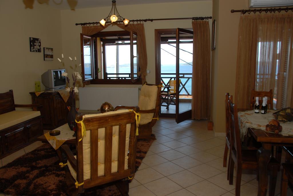 Dione Apartments Ouranoupoli Room photo